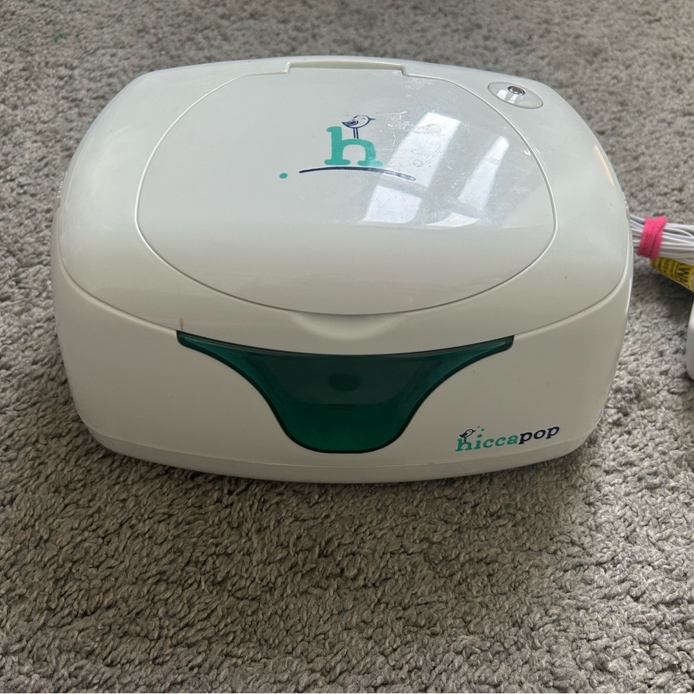 Hiccapop Wipe Warmer with Green Accent